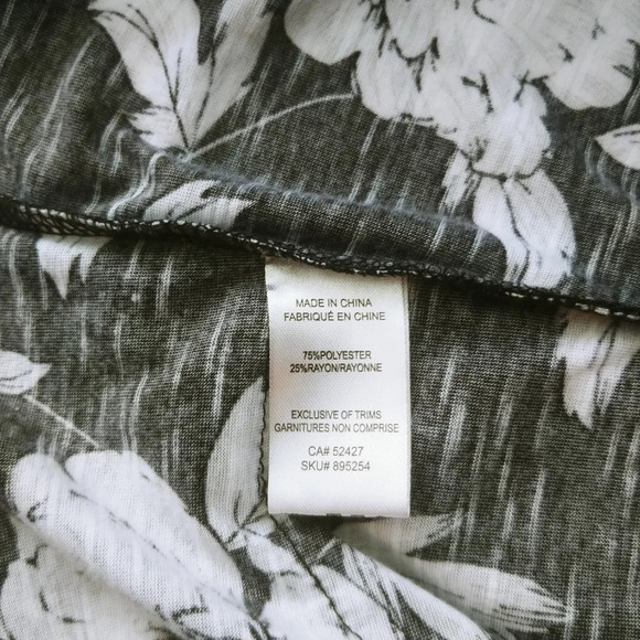 Classic Editions Multi  Layered Black White Floral Top M - Picture 7 of 7